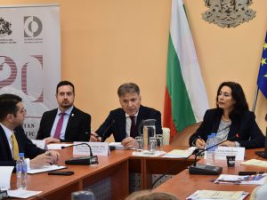 Иновациите, политиките насърчават перспективите за растеж