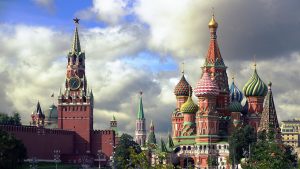 Русия е представила трактор за унищожен украински боен танк “Леопард”