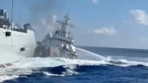 Какво знаем за сблъсъка между 2 кораба в спорното Южнокитайско море?