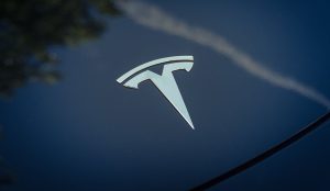 Tesla Huawei и Xiaomi засилват EV ценовата война в Китай