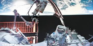 Астронавтите от Shenzhou XXI провеждат първото си излизане в открития космос