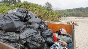 Хонг Конг разглежда система за резервации, такси, след като къмпингуващите превземат горещи точки