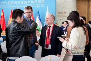 Глобалните купувачи се докосват до пазара на SCO на панаира за внос в Кингдао