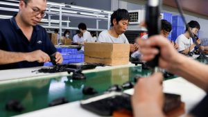 Петролната криза в Ормуз удря Китай; семейство зъболекари: 5 четения през уикенда, които сте пропуснали