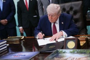 Тръмп подписва заповед за ускоряване на прегледа на психеделиците, включително противоречивото лекарство ибогаин